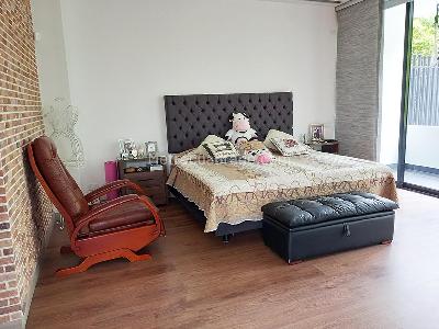 Casa de 3 alcobas en venta en El Poblado, Medellín, 930 m² · foto 11 de 20