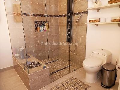 Casa de 3 alcobas en venta en El Poblado, Medellín, 930 m² · foto 16 de 20