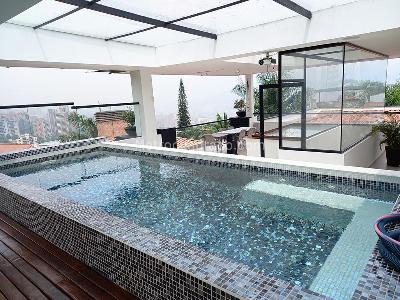 Casa de 3 alcobas en venta en El Poblado, Medellín, 930 m² · foto 18 de 20