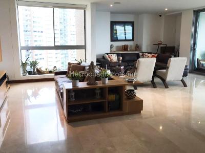 Apartamento de 3 alcobas en venta en El Poblado, Medellín, 240 m² · foto 2 de 18