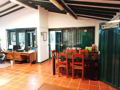 Casa de 5 alcobas en venta en Envigado, Envigado, 298 m² · foto 2 de 19