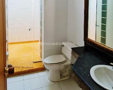 Casa de 4 alcobas en venta en El Poblado, Medellín, 253 m² · foto 10 de 13