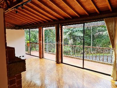 Casa de 4 alcobas en venta en El Poblado, Medellín, 253 m² · foto 2 de 13