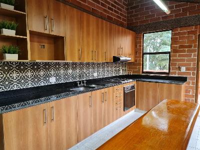 Casa de 4 alcobas en venta en El Poblado, Medellín, 253 m² · foto 5 de 13