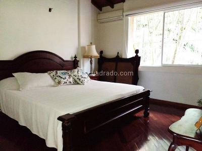 Casa de 3 alcobas en venta en El Poblado, Medellín, 229 m² · foto 14 de 20
