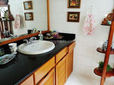 Casa de 3 alcobas en venta en El Poblado, Medellín, 229 m² · foto 16 de 20
