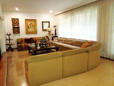 Casa de 3 alcobas en venta en El Poblado, Medellín, 229 m² · foto 3 de 20