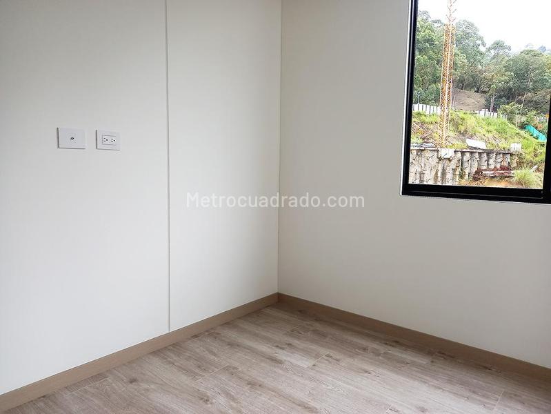 Apartamento de 2 Alcobas con Balcón y Parqueadero Cubierto en El Poblado - 9