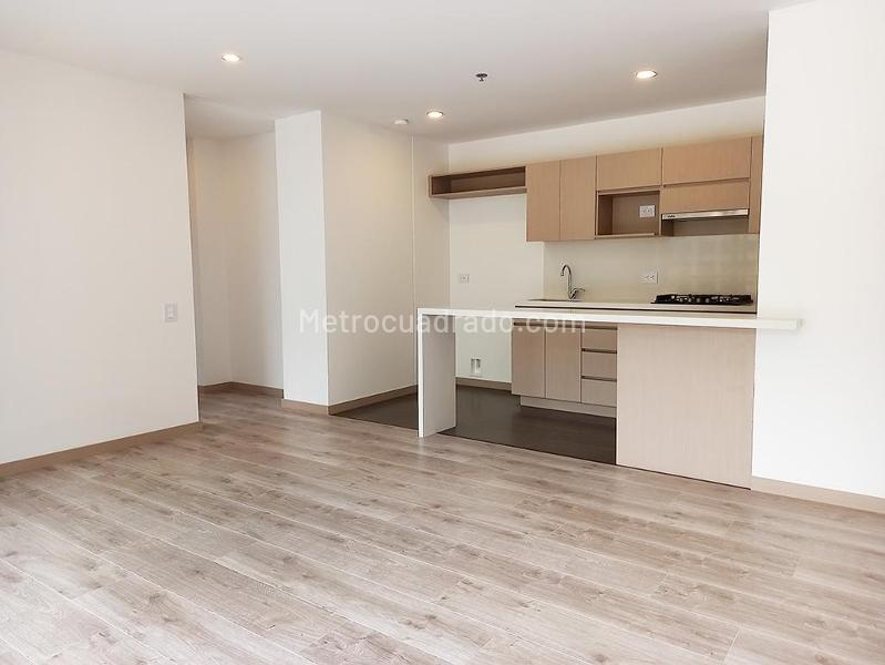 Apartamento de 2 Alcobas con Balcón y Parqueadero Cubierto en El Poblado - 2