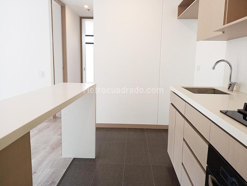 Apartamento de 2 Alcobas con Balcón y Parqueadero Cubierto en El Poblado - 5