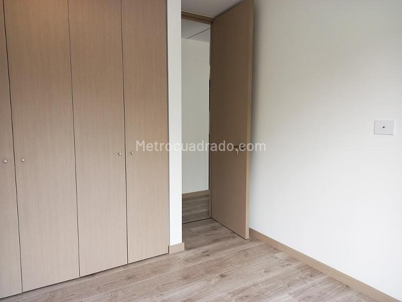 Apartamento de 2 Alcobas con Balcón y Parqueadero Cubierto en El Poblado - 7