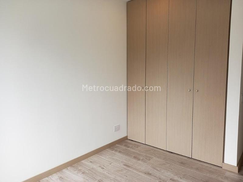 Apartamento de 2 Alcobas con Balcón y Parqueadero Cubierto en El Poblado - 8