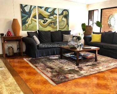 Apartamento de 3 alcobas en venta en Patio Bonito, Medellín, 215 m² · foto 2 de 11