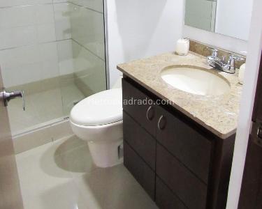 Apartamento de 3 alcobas en arriendo en Poblado Ciudad Del Rio, Medellín, 82 m² · foto 10 de 12