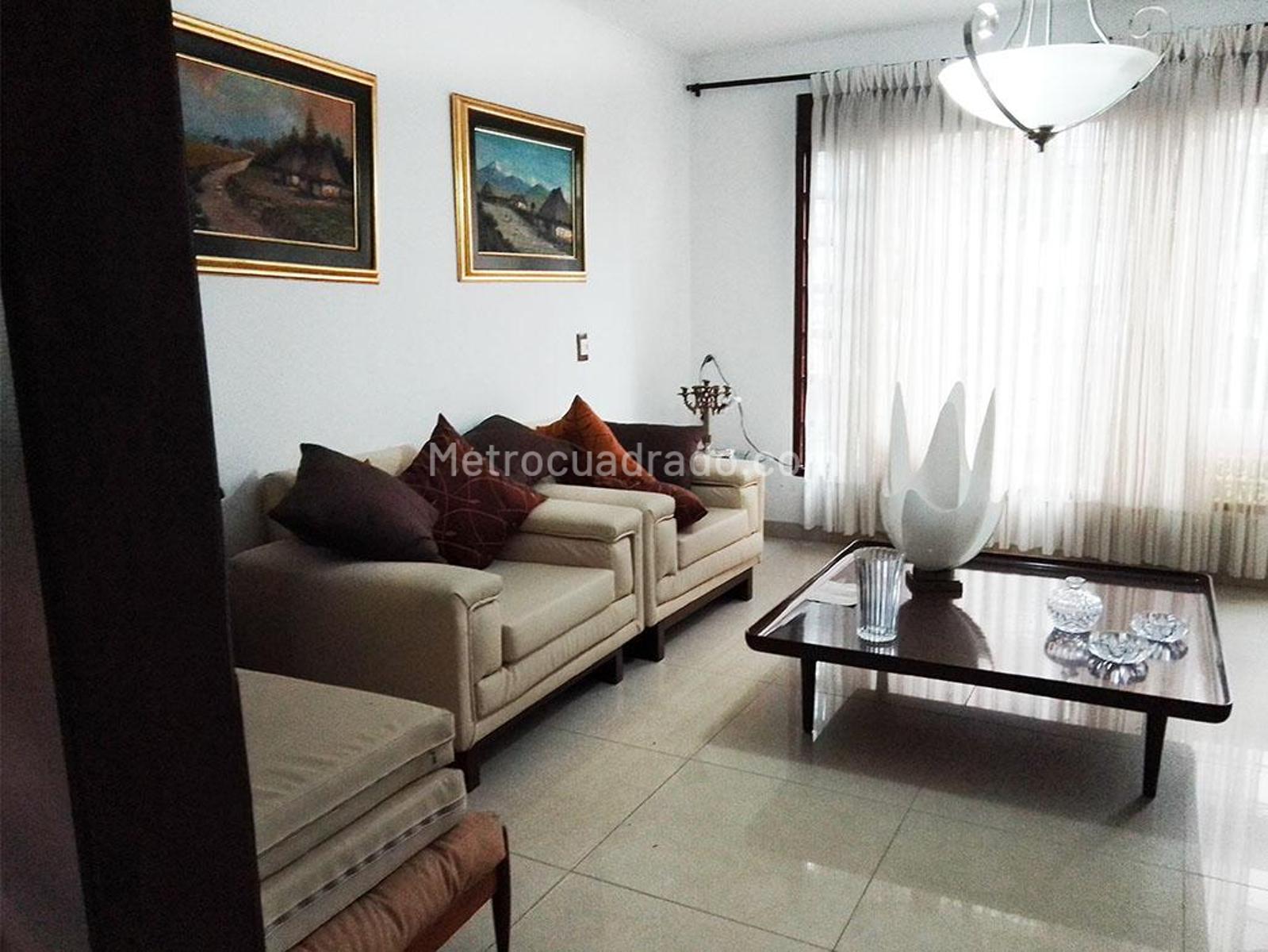 Casa de 5 habitaciones en venta en El Poblado, Medellín — imagen 1 de 20