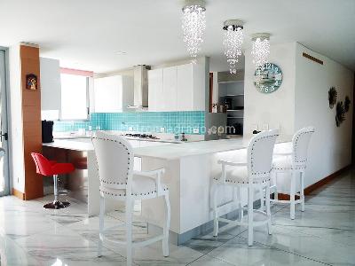 Apartamento de 3 alcobas en venta en El Poblado, Medellín, 259 m² · foto 2 de 20