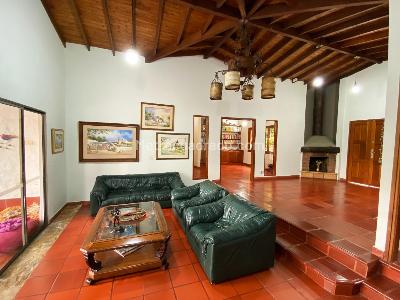 Casa en venta en Envigado, Envigado · foto 2 de 16