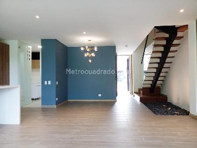 Casa de 3 alcobas en venta en Envigado, Envigado, 215 m² · foto 2 de 16