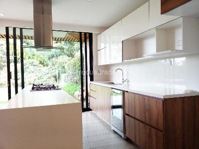 Casa de 3 alcobas en venta en Envigado, Envigado, 215 m² · foto 4 de 16