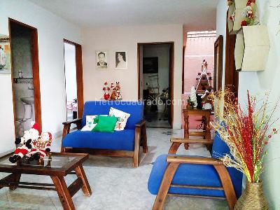 Casa de 5 alcobas en venta en Envigado, Envigado, 210 m² · foto 2 de 16