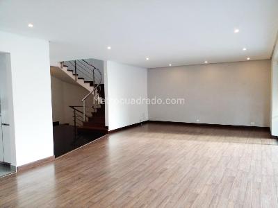 Casa de 3 alcobas en venta en Envigado, Envigado, 509 m² · foto 2 de 17