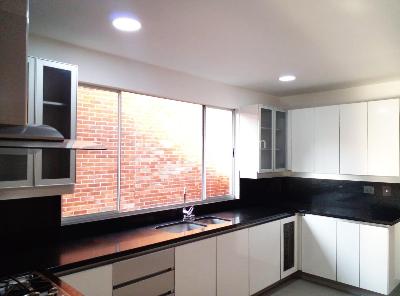 Casa de 3 alcobas en venta en Envigado, Envigado, 509 m² · foto 3 de 17