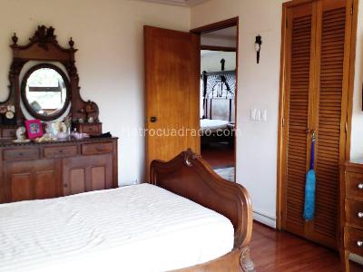 Apartamento de 3 alcobas en venta en El Castillo, Medellín, 340 m² · foto 16 de 19