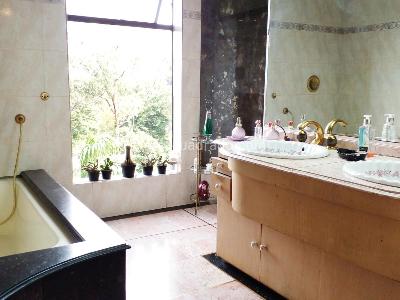 Apartamento de 3 alcobas en venta en El Castillo, Medellín, 340 m² · foto 17 de 19