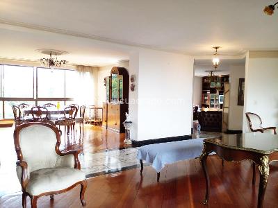 Apartamento de 3 alcobas en venta en El Castillo, Medellín, 340 m² · foto 3 de 19