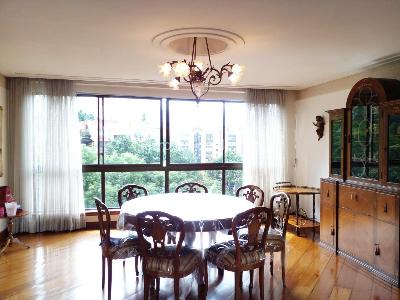 Apartamento de 3 alcobas en venta en El Castillo, Medellín, 340 m² · foto 4 de 19