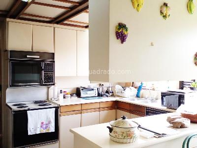 Apartamento de 3 alcobas en venta en El Castillo, Medellín, 340 m² · foto 7 de 19