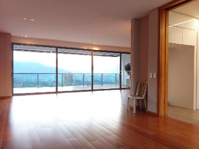 Apartamento de 3 alcobas en venta en El Poblado, Medellín, 311 m² · foto 3 de 18