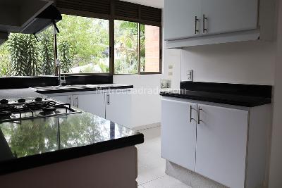 Apartamento de 3 alcobas en venta en San Lucas, Medellín, 157 m² · foto 5 de 18