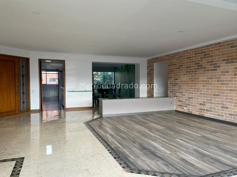 3BR Apartment in El Poblado Closed Unit with Study & Library - 3