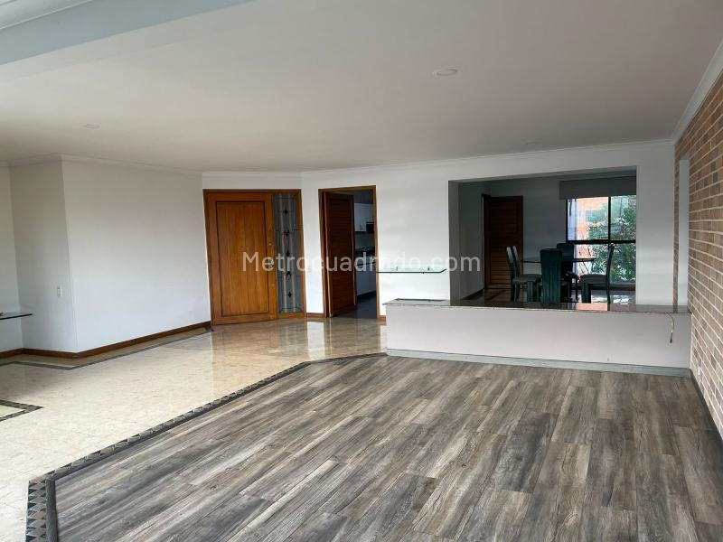 3BR Apartment in El Poblado Closed Unit with Study & Library - 4