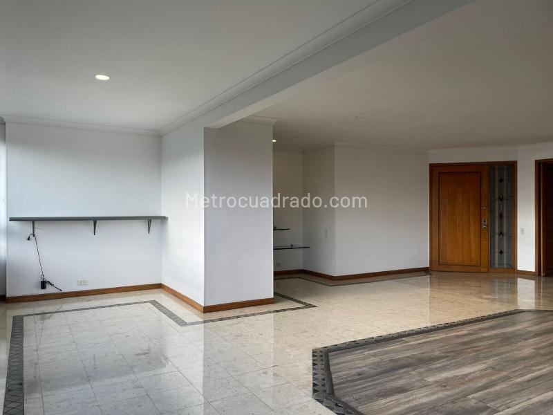 3BR Apartment in El Poblado Closed Unit with Study & Library - 5