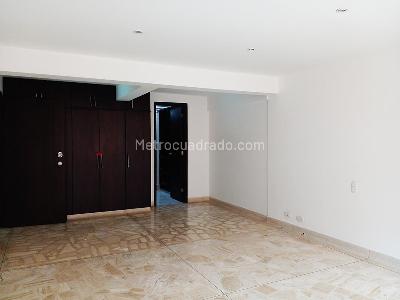 Casa de 4 alcobas en venta en El Poblado, Medellín, 330 m² · foto 15 de 19