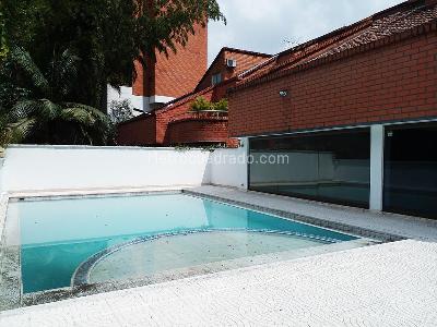 Casa de 4 alcobas en venta en El Poblado, Medellín, 330 m² · foto 18 de 19