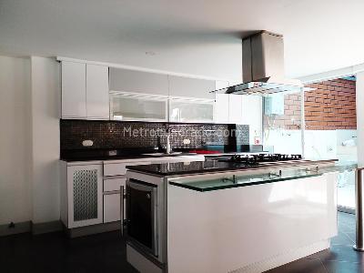 Casa de 4 alcobas en venta en El Poblado, Medellín, 330 m² · foto 8 de 19