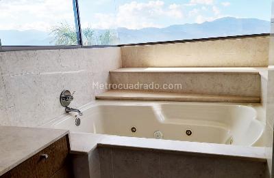 Apartamento de 3 alcobas en venta en San Lucas, Medellín, 400 m² · foto 14 de 19