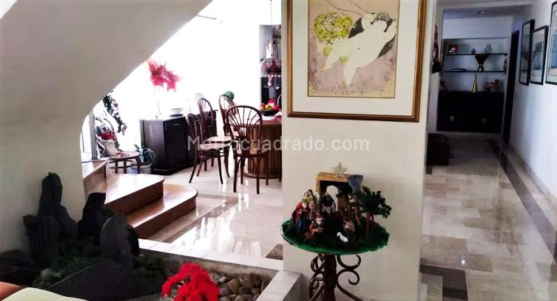 Apartamento Amplio de 4 Alcobas con Piscina en El Poblado