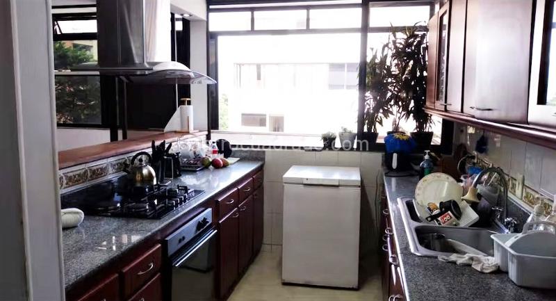 Apartamento Amplio de 4 Alcobas con Piscina en El Poblado - 3