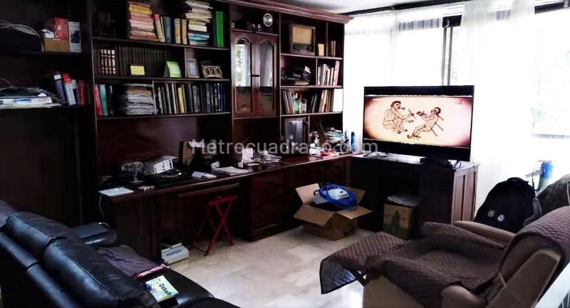 Apartamento Amplio de 4 Alcobas con Piscina en El Poblado - 6