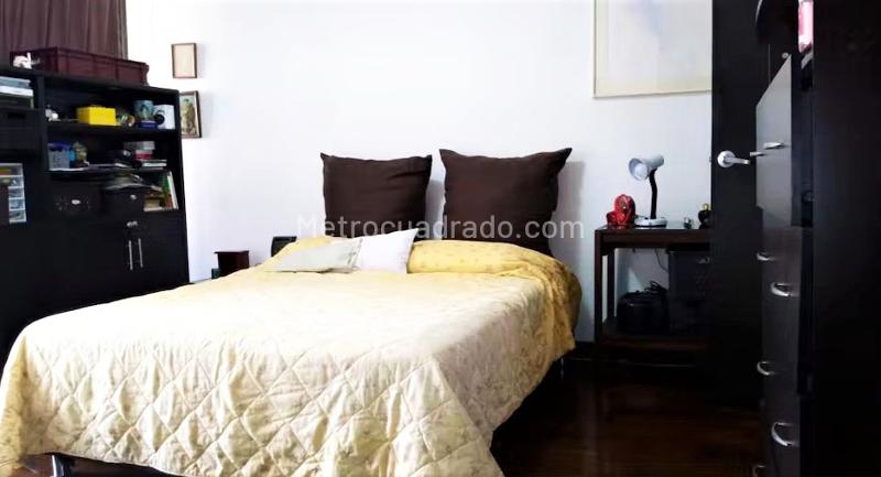 Apartamento Amplio de 4 Alcobas con Piscina en El Poblado - 7