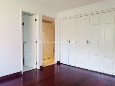 Apartamento de 4 alcobas en venta en El Castillo, Medellín, 250 m² · foto 13 de 19