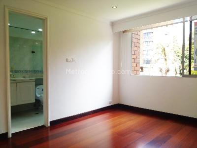 Apartamento de 4 alcobas en venta en El Castillo, Medellín, 250 m² · foto 15 de 19