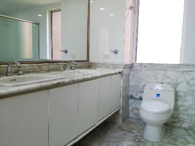Apartamento de 4 alcobas en venta en El Castillo, Medellín, 250 m² · foto 18 de 19