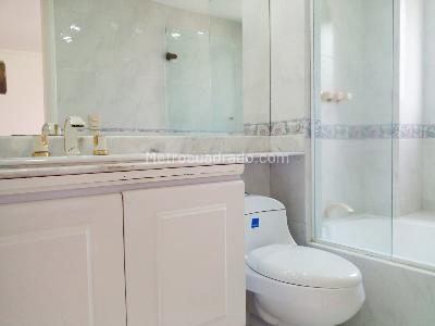 Apartamento de 4 alcobas en venta en El Castillo, Medellín, 250 m² · foto 19 de 19