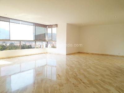 Apartamento de 4 alcobas en venta en El Castillo, Medellín, 250 m² · foto 2 de 19