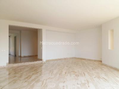 Apartamento de 4 alcobas en venta en El Castillo, Medellín, 250 m² · foto 3 de 19